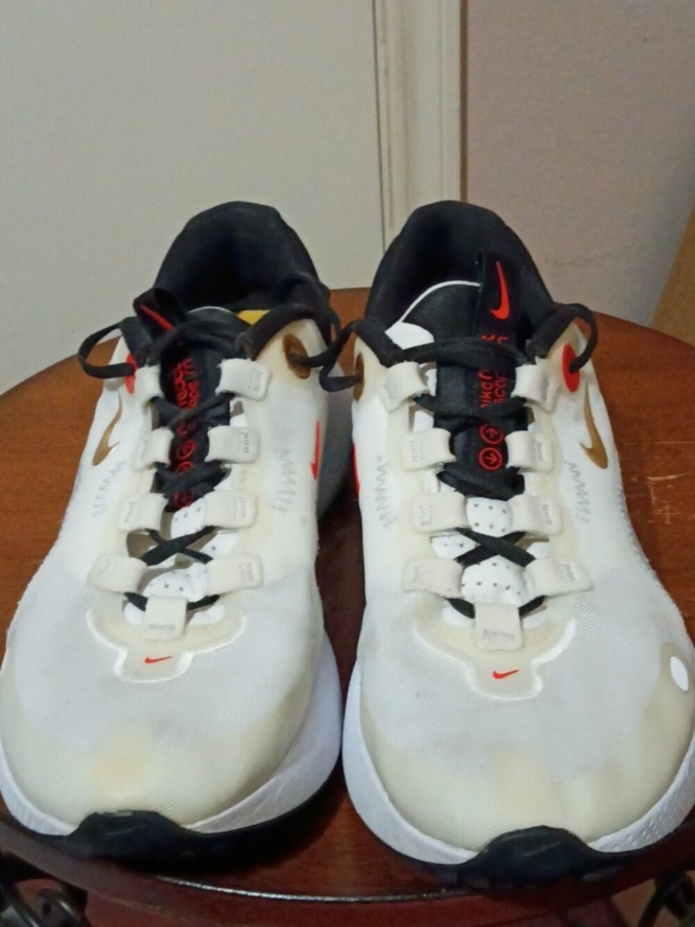 Nike React Escape Run Women's Size 8.5 White Black Gold Running Shoes CV3817-103 - Picture 5 of 13